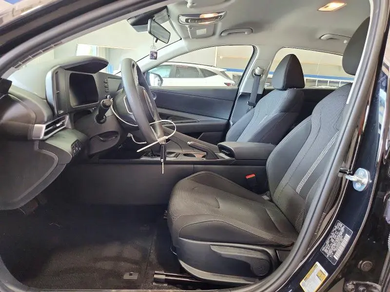 2024 HYUNDAI ELANTRA SE  