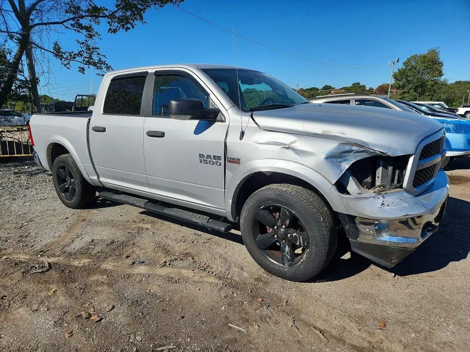 2016 RAM 1500 SLT  