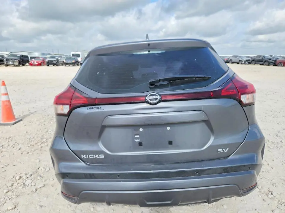 2022 NISSAN KICKS SV  