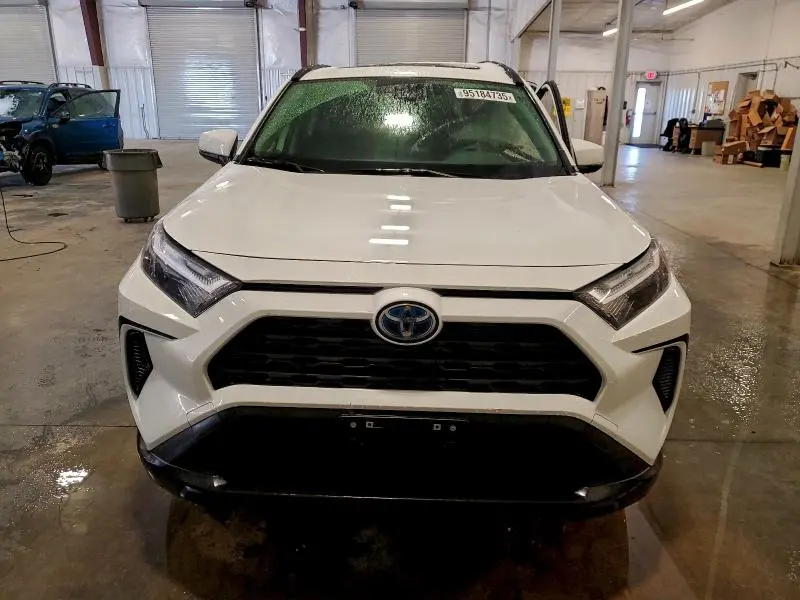 2022 TOYOTA RAV4 XLE  