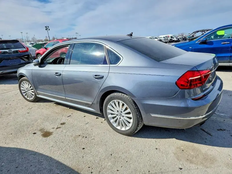 2016 VOLKSWAGEN PASSAT SE  