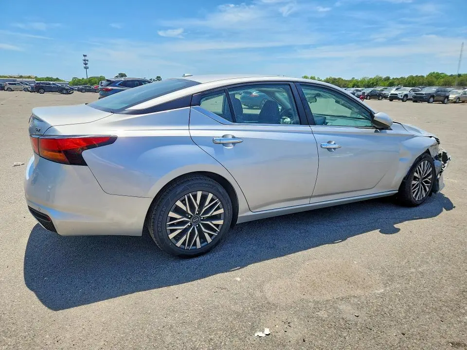 2023 NISSAN ALTIMA SV  