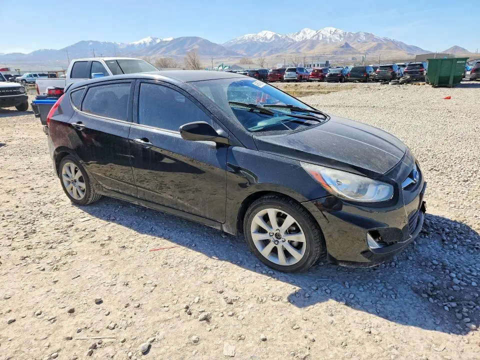 2012 HYUNDAI ACCENT SE  