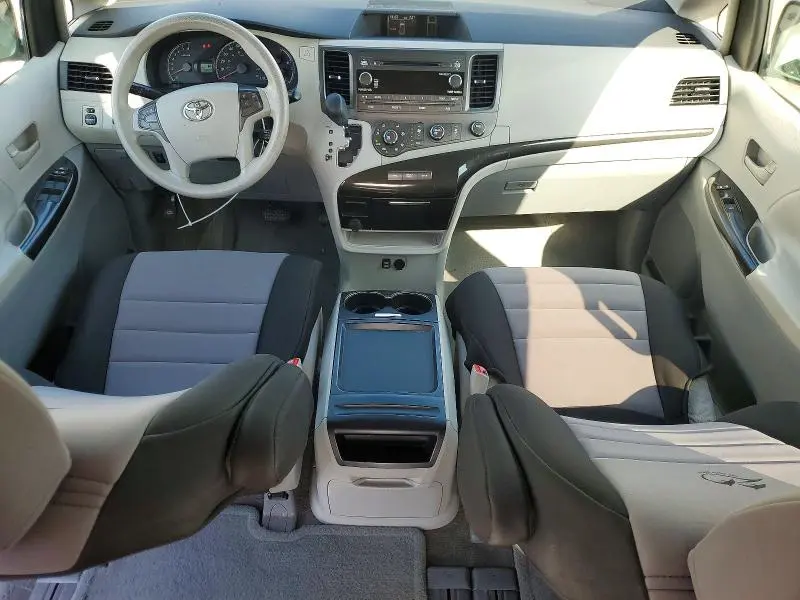 2011 TOYOTA SIENNA LE  