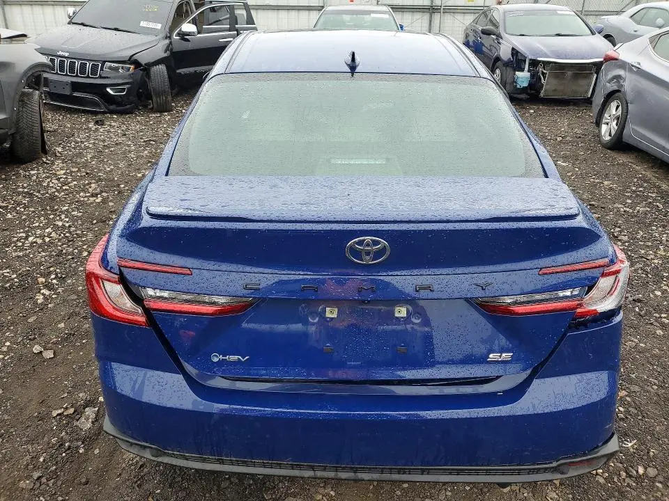 2025 TOYOTA CAMRY SE  