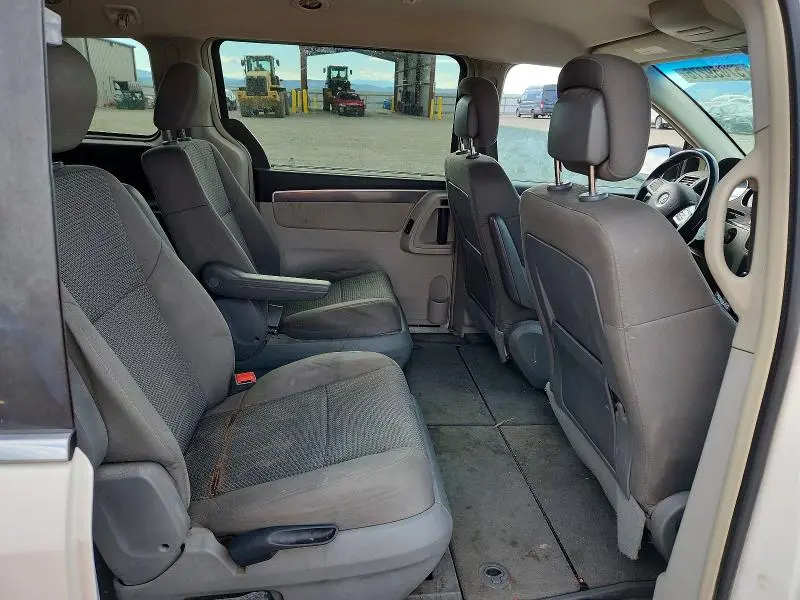 2011 VOLKSWAGEN ROUTAN S  