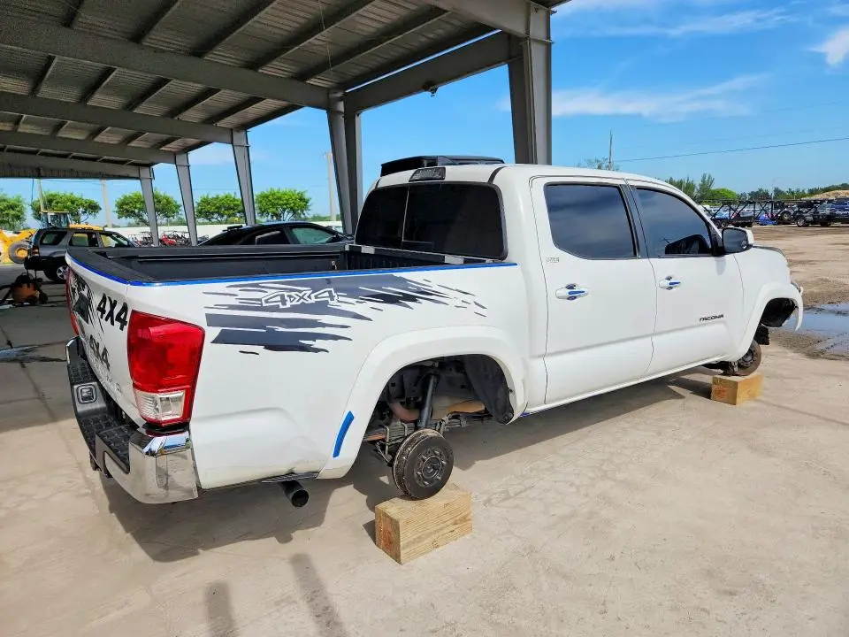 2019 TOYOTA TACOMA SR5 V6  