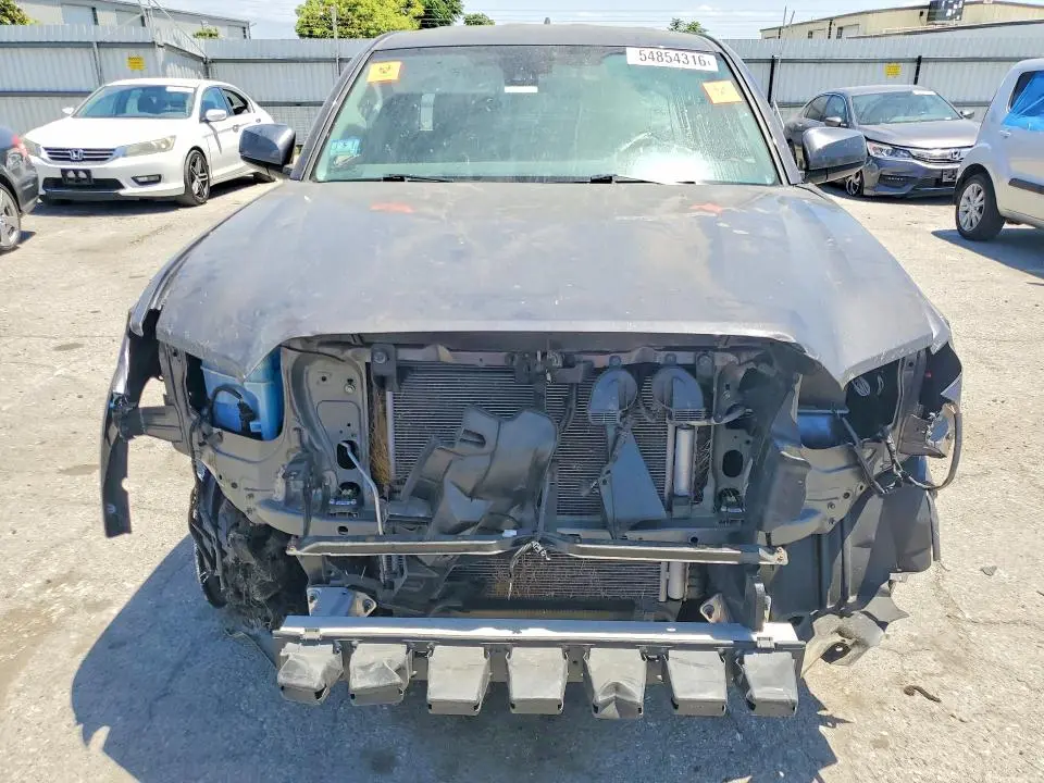 2022 TOYOTA TACOMA SR5 V6  
