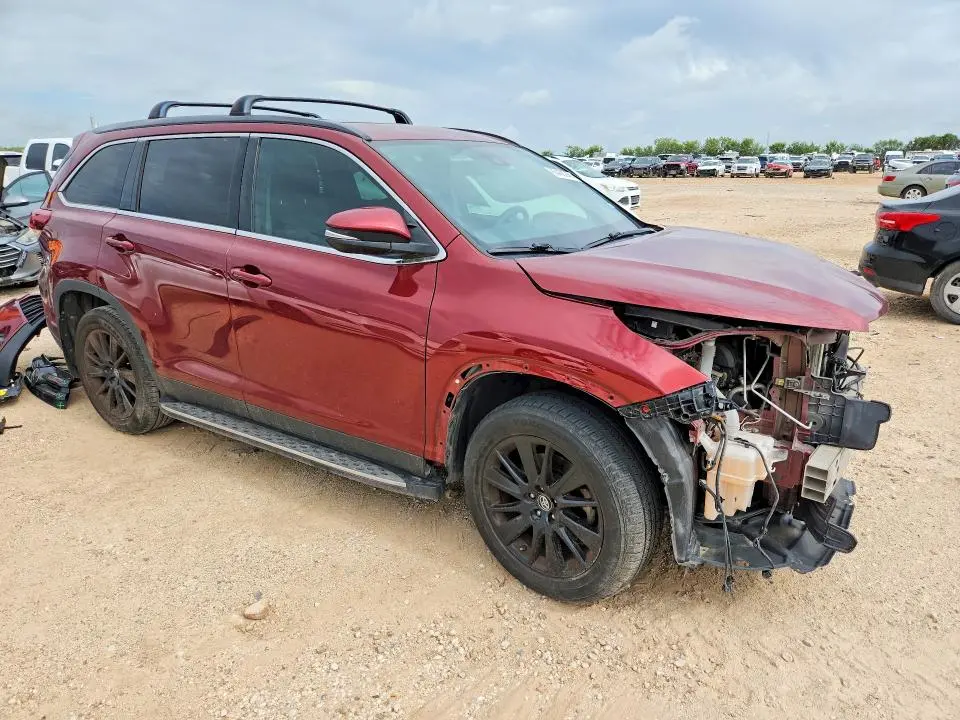 2019 TOYOTA HIGHLANDER SE  