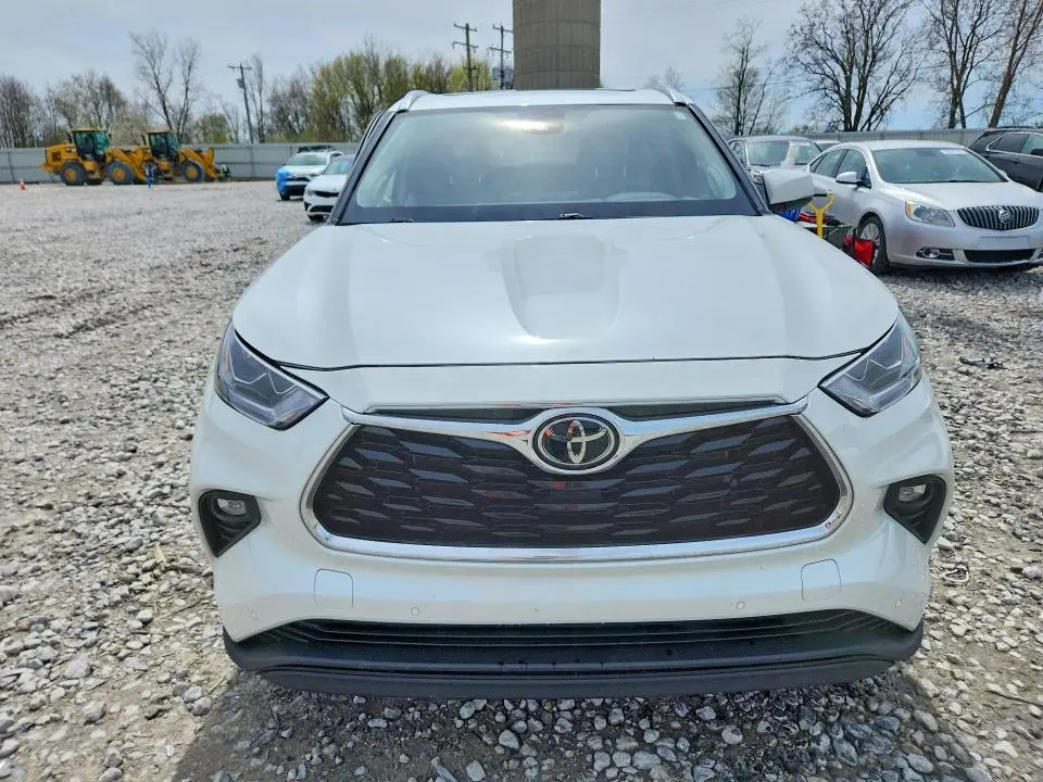 2021 TOYOTA HIGHLANDER LIMITED  