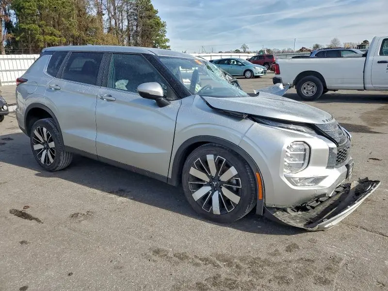 2024 MITSUBISHI OUTLANDER SE  