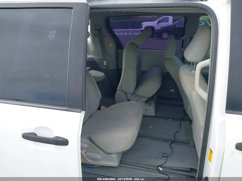 2013 TOYOTA SIENNA L V6 7 PASSENGER