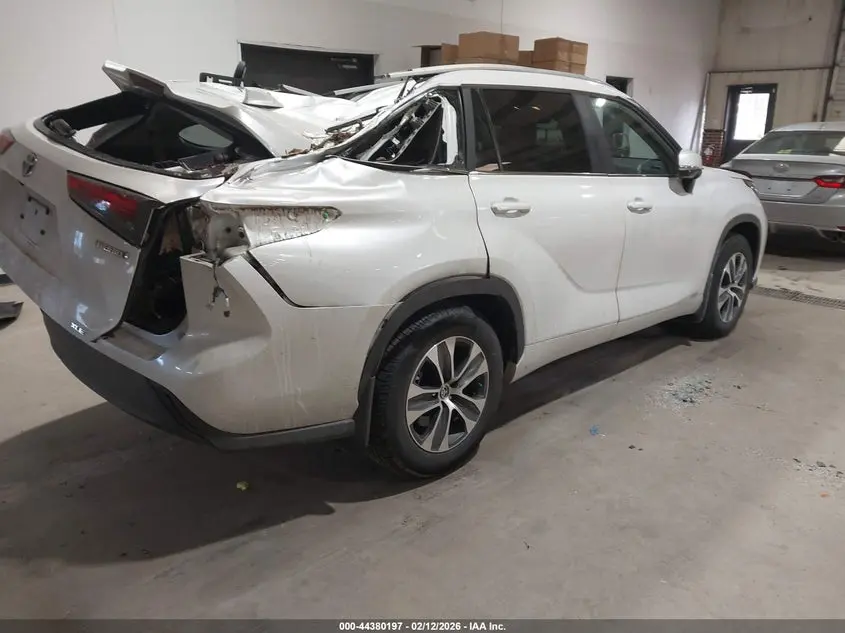 2023 TOYOTA HIGHLANDER HYBRID XLE