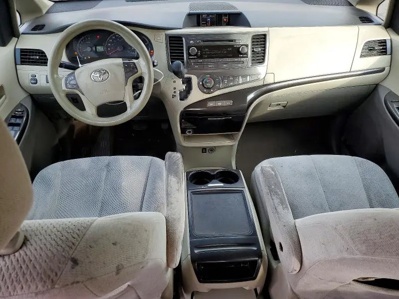 2013 TOYOTA SIENNA LE  