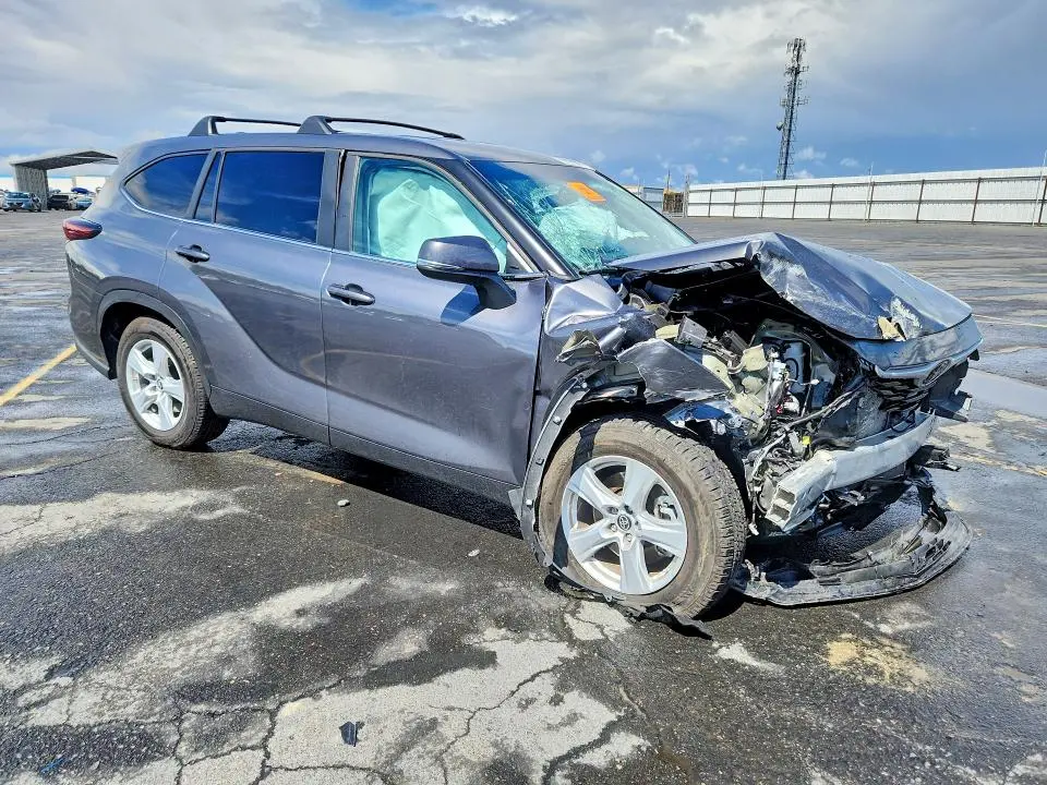 2024 TOYOTA HIGHLANDER LE  