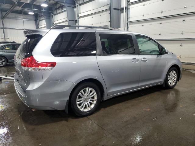 2011 TOYOTA SIENNA XLE