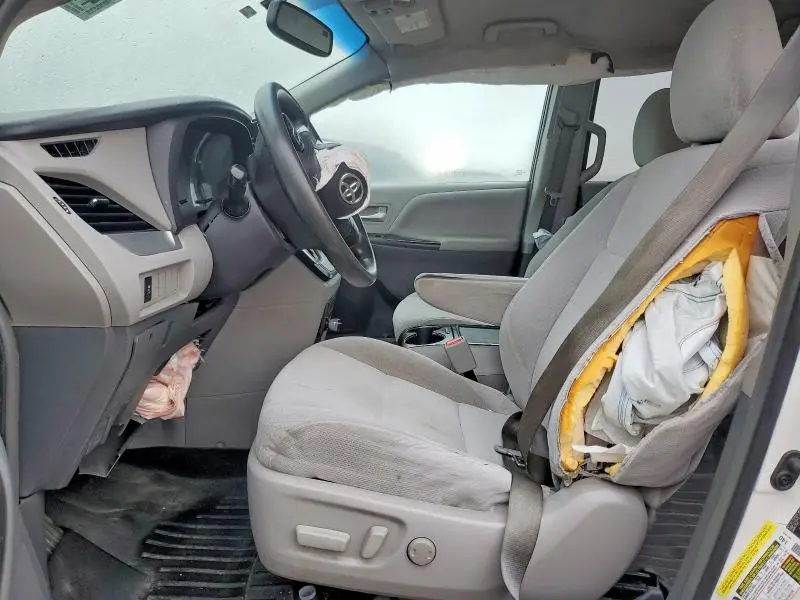 2015 TOYOTA SIENNA LE 7-PASSENGER  
