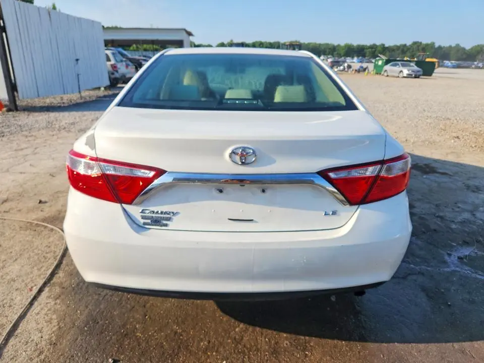 2015 TOYOTA CAMRY LE  