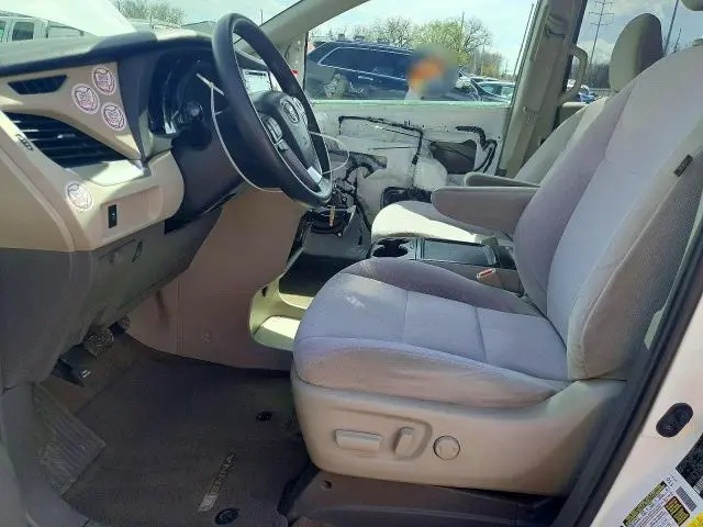 2018 TOYOTA SIENNA LE 8-PASSENGER  
