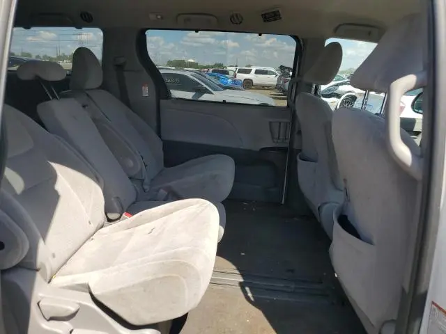 2015 TOYOTA SIENNA LE  