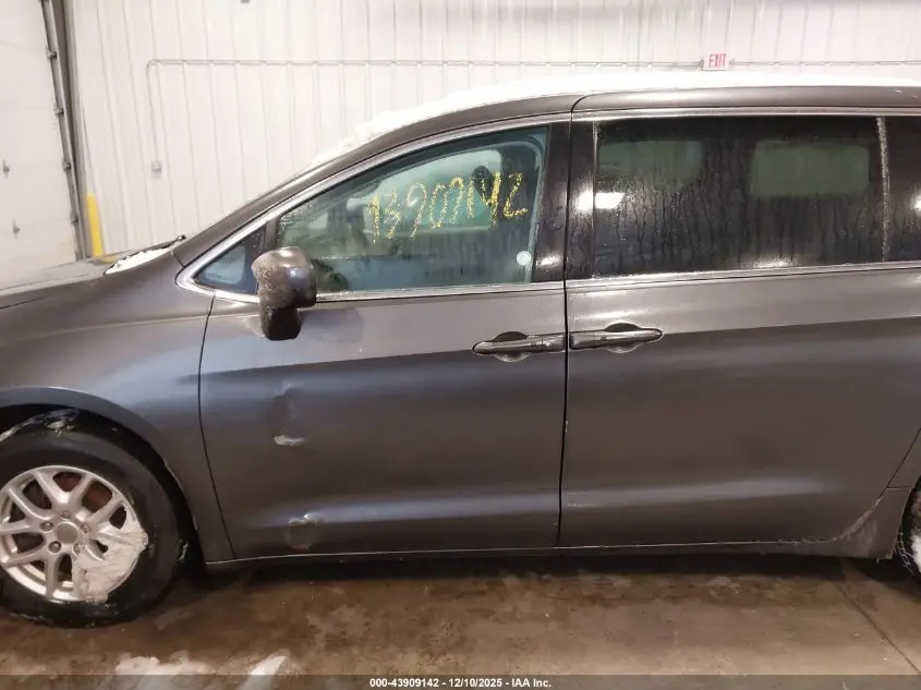 2017 CHRYSLER PACIFICA TOURING