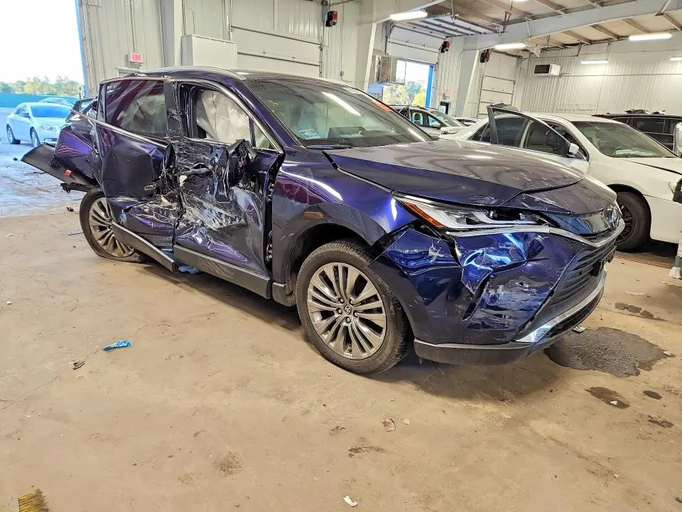 2022 TOYOTA VENZA XLE  