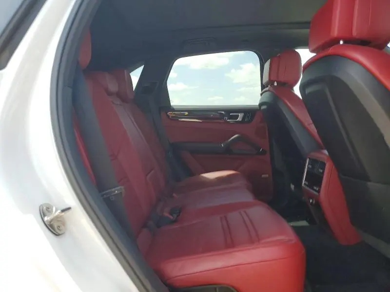 2019 PORSCHE CAYENNE S  