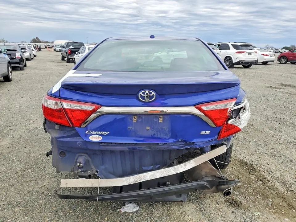2015 TOYOTA CAMRY SE  