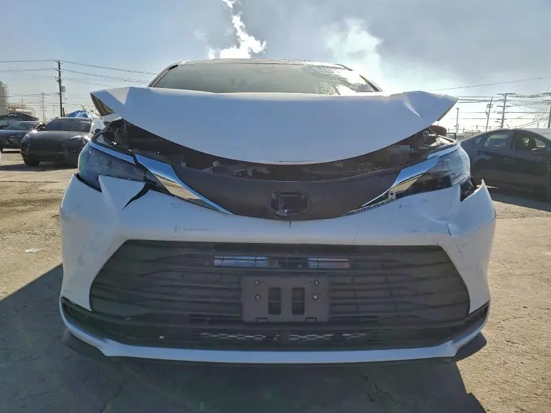 2025 TOYOTA SIENNA LE 8-PASSENGER  