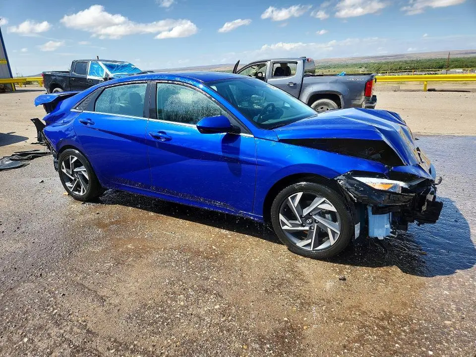 2024 HYUNDAI ELANTRA SEL  