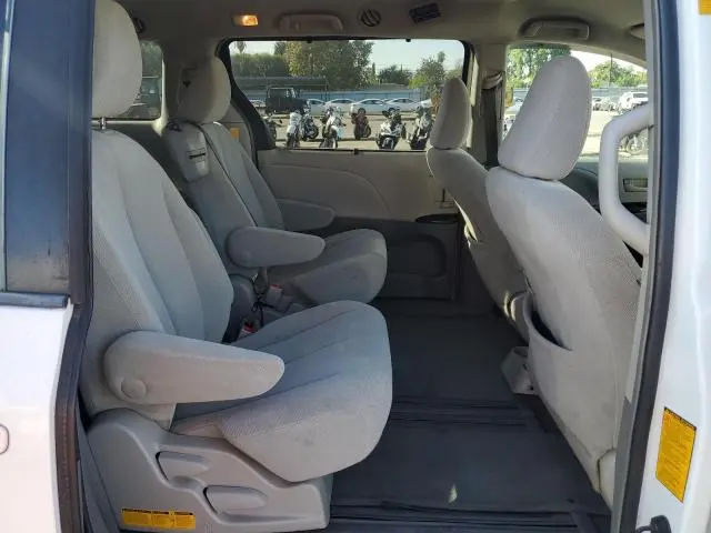 2014 TOYOTA SIENNA LE  