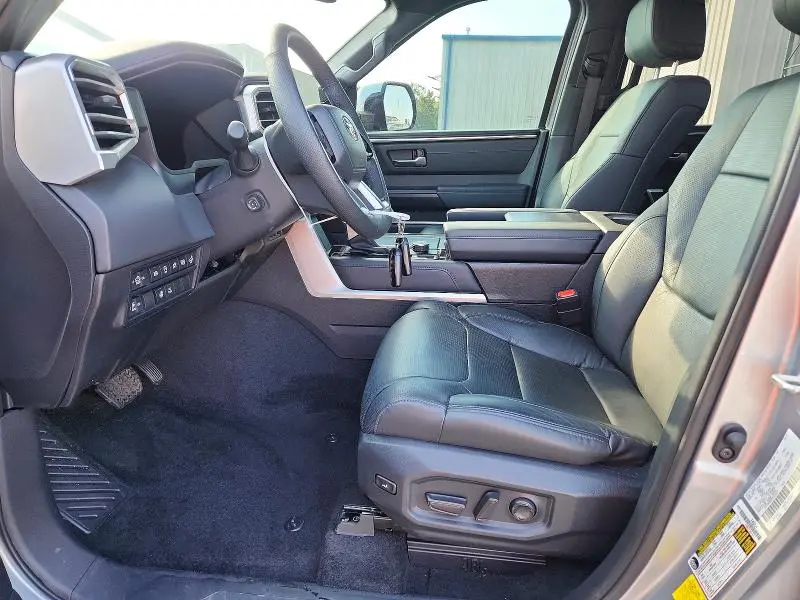 2025 TOYOTA TUNDRA PLATINUM  