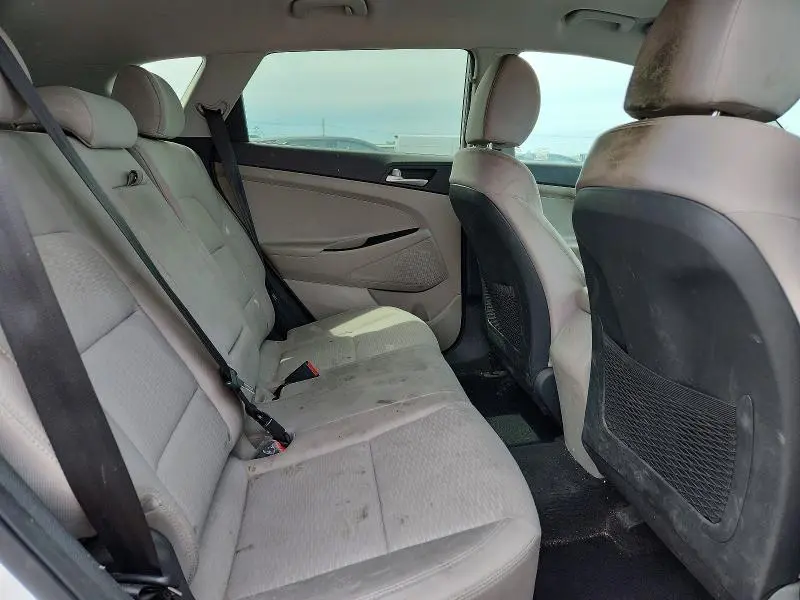 2021 HYUNDAI TUCSON SE  