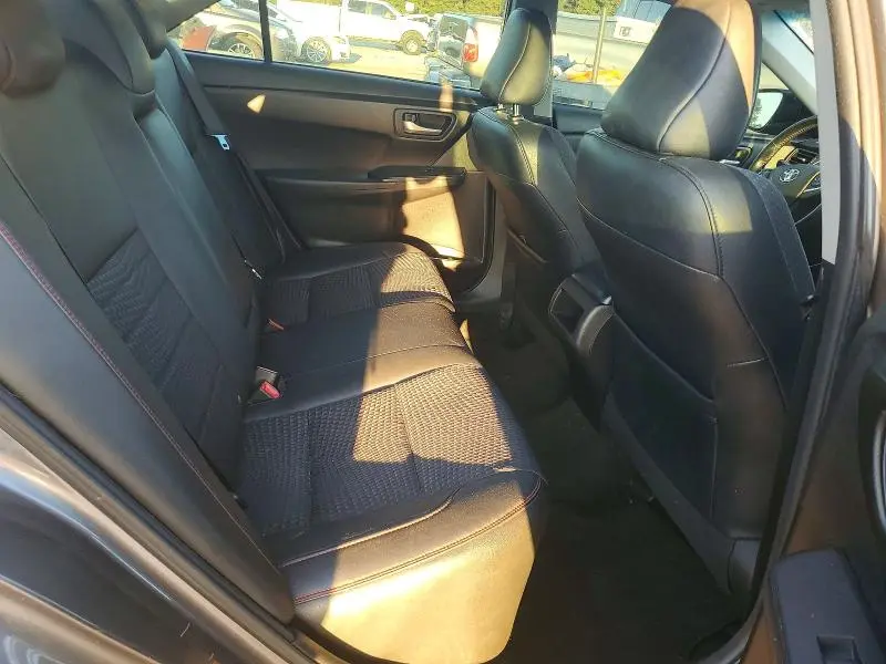2015 TOYOTA CAMRY SE  