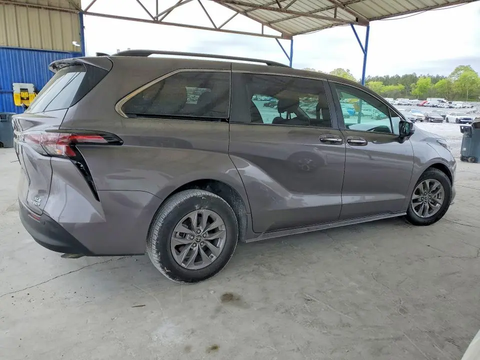 2024 TOYOTA SIENNA XLE 8-PASSENGER  