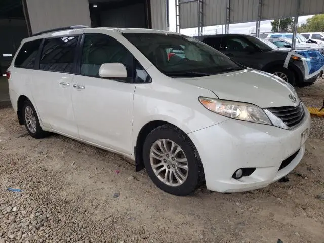 2015 TOYOTA SIENNA XLE  