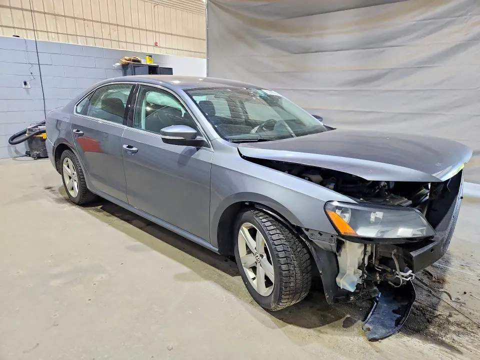 2015 VOLKSWAGEN PASSAT S  