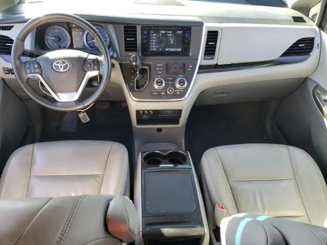 2017 TOYOTA SIENNA XLE  