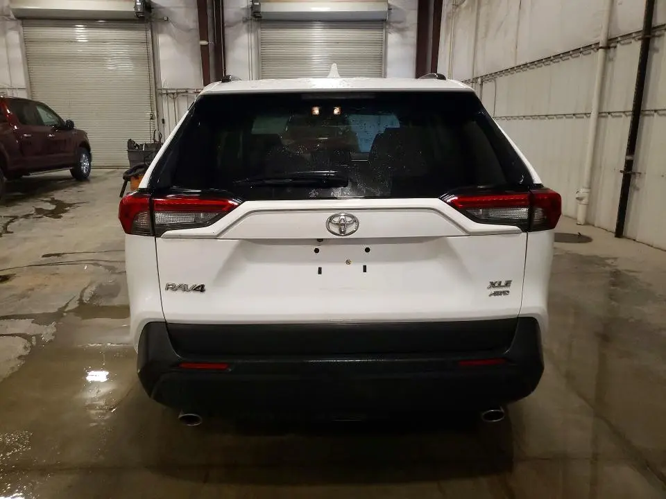2020 TOYOTA RAV4 XLE  