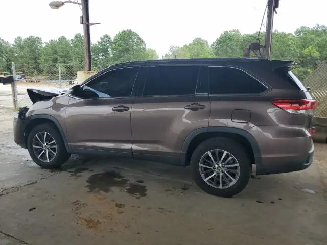 2019 TOYOTA HIGHLANDER SE  