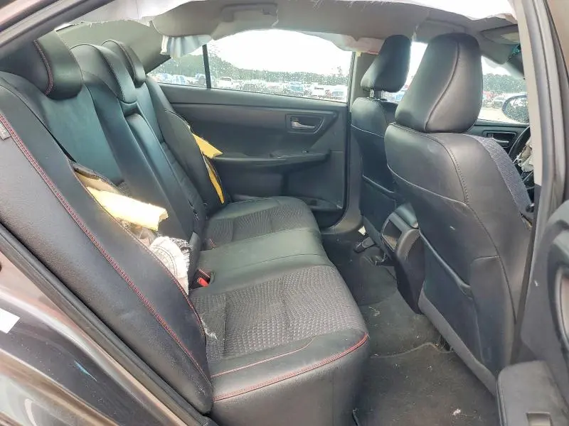 2015 TOYOTA CAMRY SE  