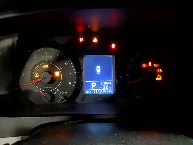 2016 TOYOTA SIENNA LE  