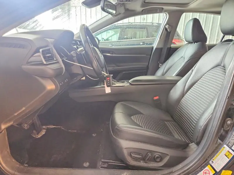 2019 TOYOTA CAMRY SE  