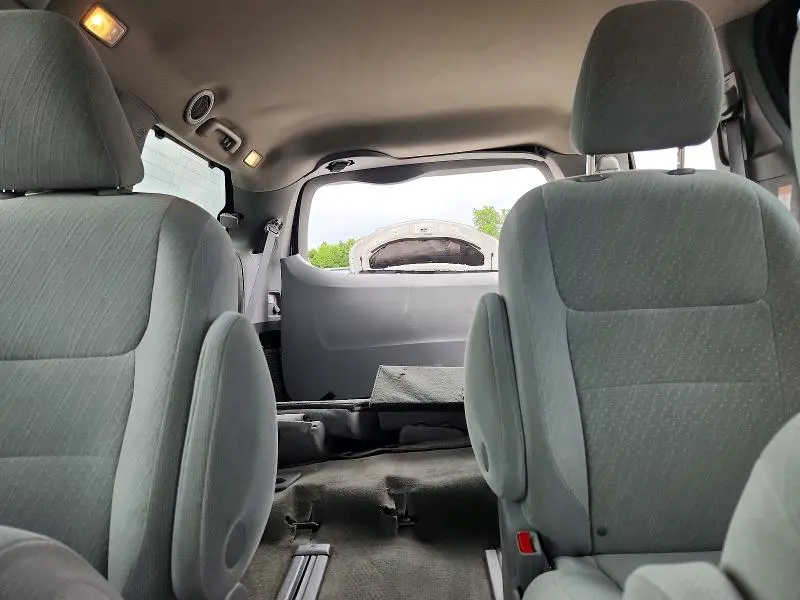 2017 TOYOTA SIENNA LE  