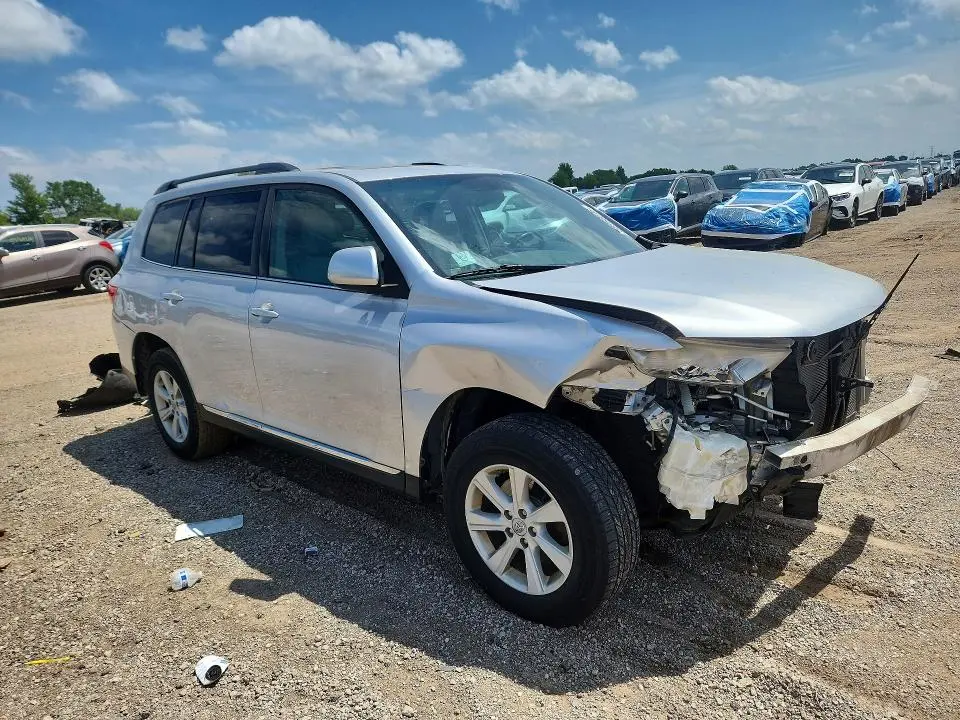 2012 TOYOTA HIGHLANDER SE  