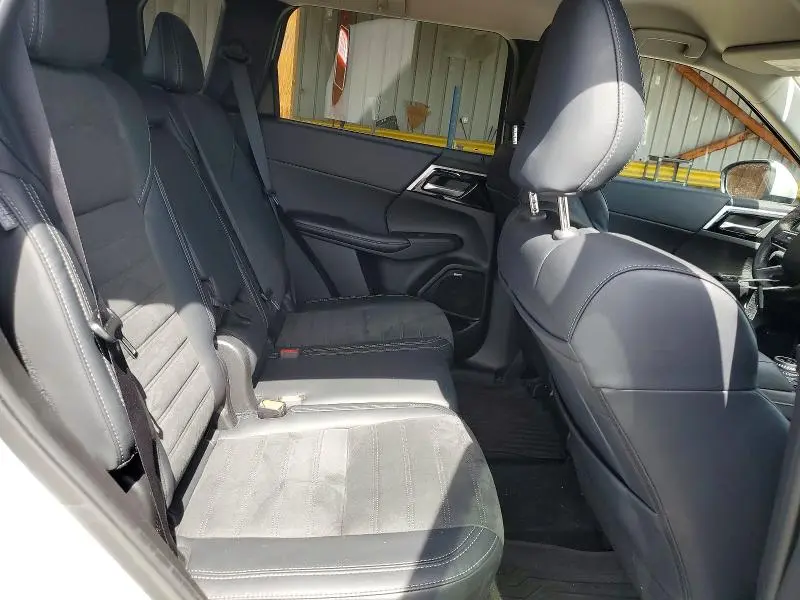 2025 MITSUBISHI OUTLANDER SE  