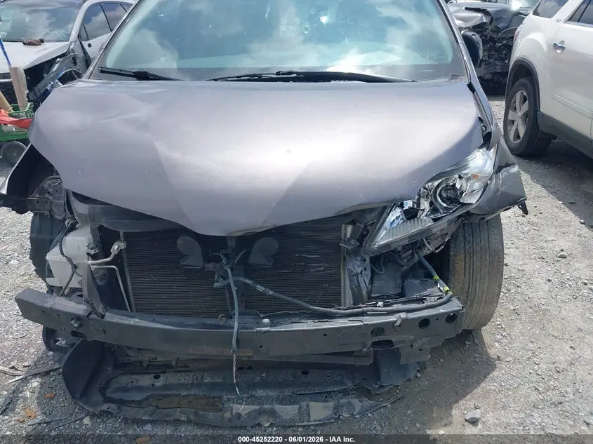 2019 TOYOTA SIENNA LE 8 PASSENGER