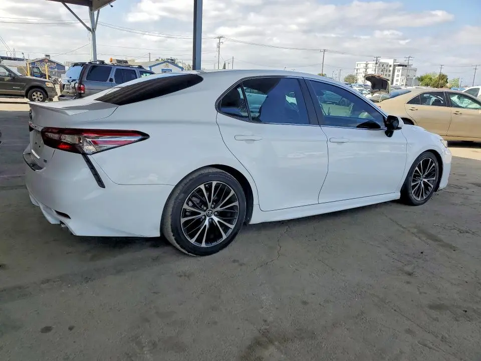 2018 TOYOTA CAMRY SE  