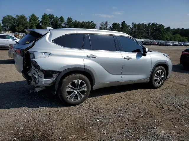 2021 TOYOTA HIGHLANDER XLE  