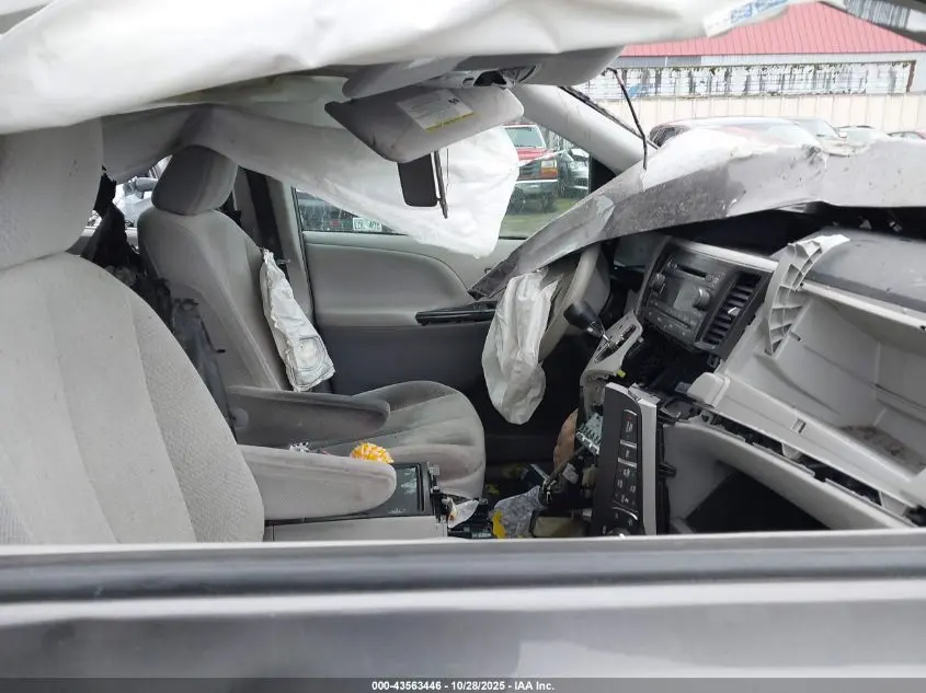 2013 TOYOTA SIENNA LE 7 PASSENGER